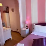 Duca\'S Guest House
